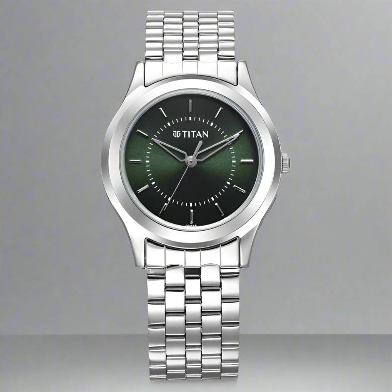 Upgrade your collection and buy Titan watch online – TITAN 1648SM01 offers timeless appeal with its sleek and refined design.
