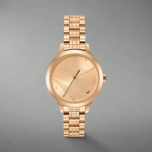 Fastrack 6267WM01 women's analog watch featuring a stylish white dial, gold-tone stainless steel case, and a chic gold metal strap. A sophisticated and fashionable timepiece for every occasion.