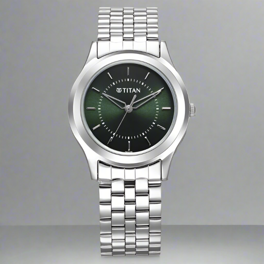 Upgrade your collection and buy Titan watch online – TITAN 1648SM01 offers timeless appeal with its sleek and refined design.